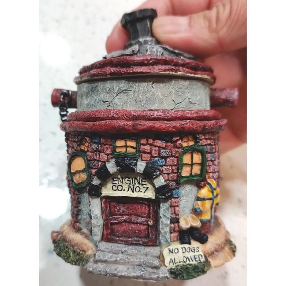 2001 Boyds Collection Route 33 1/3 Roadside Americana w/ A Smile Hero Fire House - Picture 1 of 16